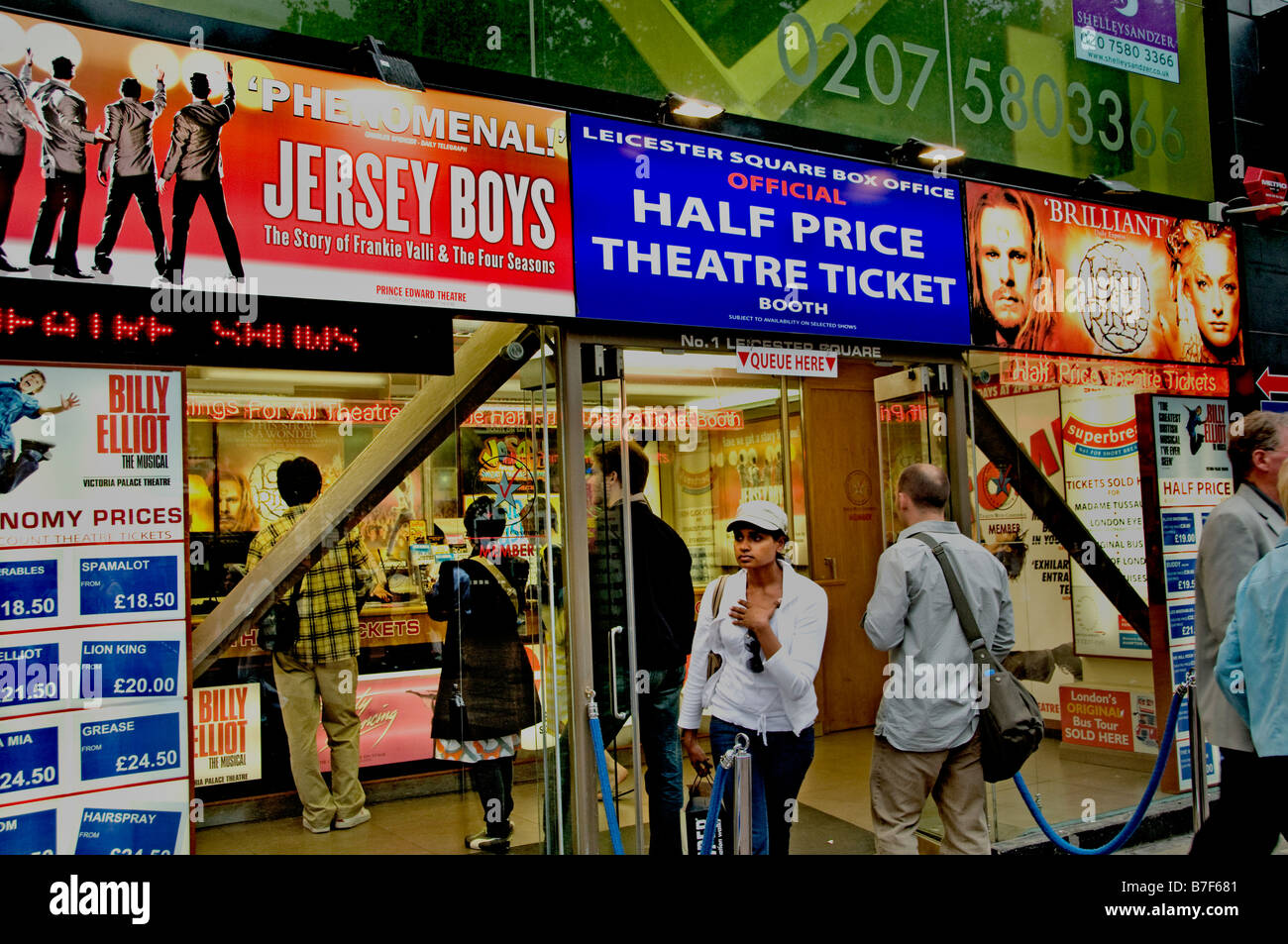 Leicester Square Box Office Rabatt Karten halben Preis Stand Soho West End Theater zeigen Nachtleben Spiel Stockfoto