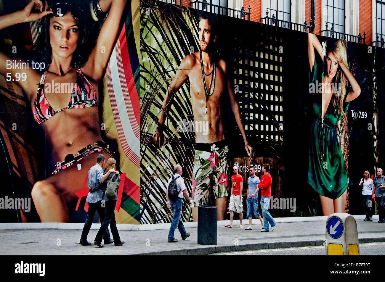 Oxford Street London Zeichen Board Nachricht Kommunikation Werbung Plakatwerbung Stockfoto