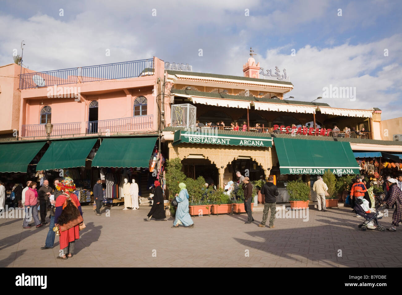 Marrakesch Marokko Nordafrika Restaurant Argana mit Terrasse mit Blick auf Platz Djemma el Fna Platz in der Medina Stockfoto