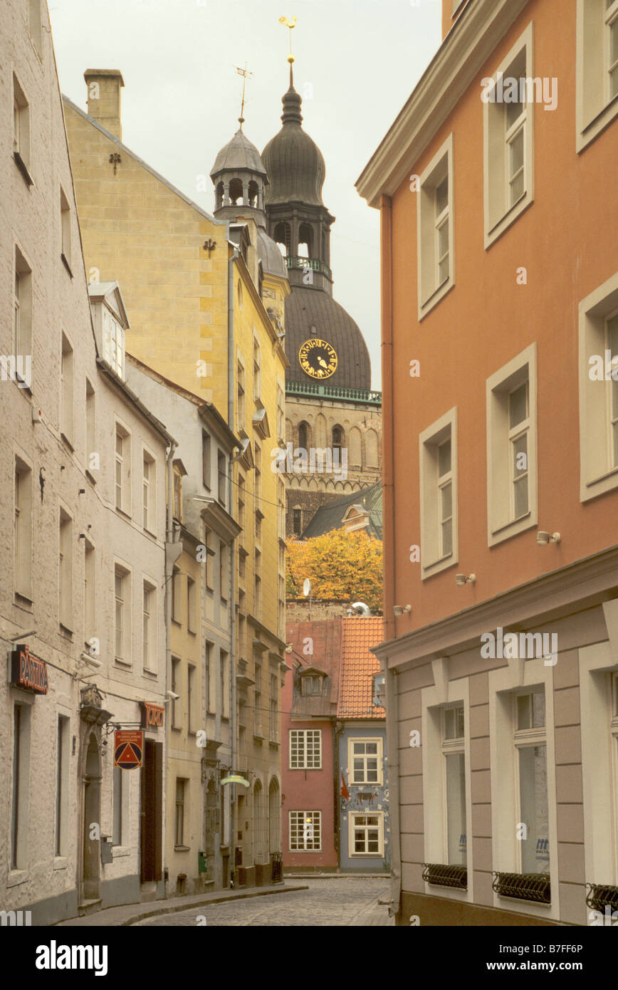 Kramu Iela Passage, Turm der Kathedrale in Riga, Lettland Stockfoto