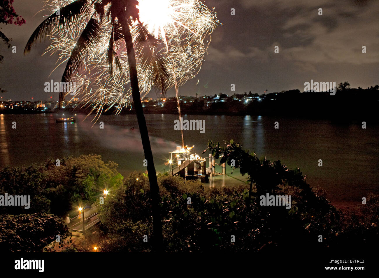 Feuerwerk an Silvester-Party am 31. Dezember 2008 in Tamarind Mombasa Kenia Stockfoto