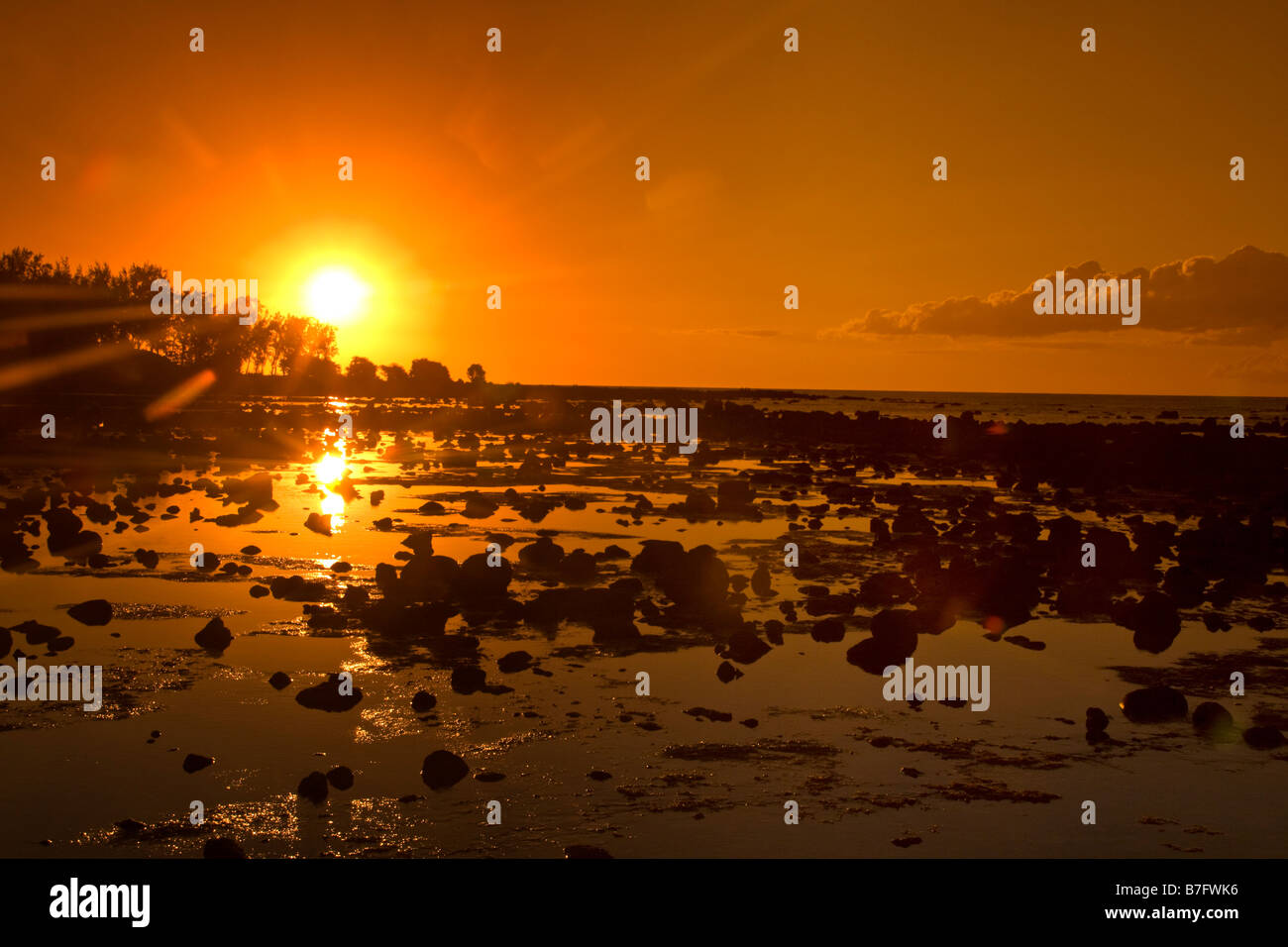 Sonnenuntergang am Trou aus Biches Strand bei Ebbe Mauritius Afrika Stockfoto