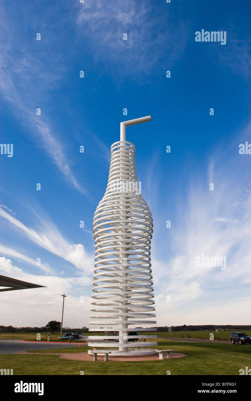 Pop-Flasche Skulptur auf der Route 66 identifiziert Pops Diner in Arcadia, Oklahoma, USA. Stockfoto