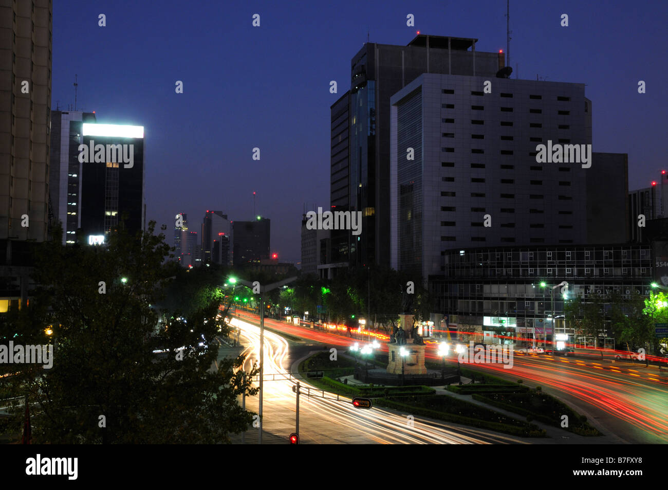 Dichten Verkehr im Zentrum von Mexiko Stadt im Morgengrauen Stockfoto