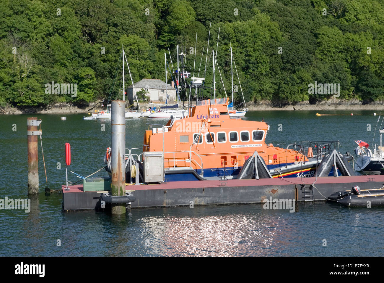 Fowey Rettungsboot Maurice und Joyce Hardy auf einem Ponton auf dem Fluss Fowey Cornwall Stockfoto