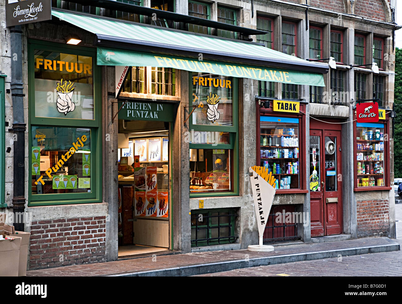Fast-Food-Chips und Tabakladen Shop Gent Belgien Stockfoto