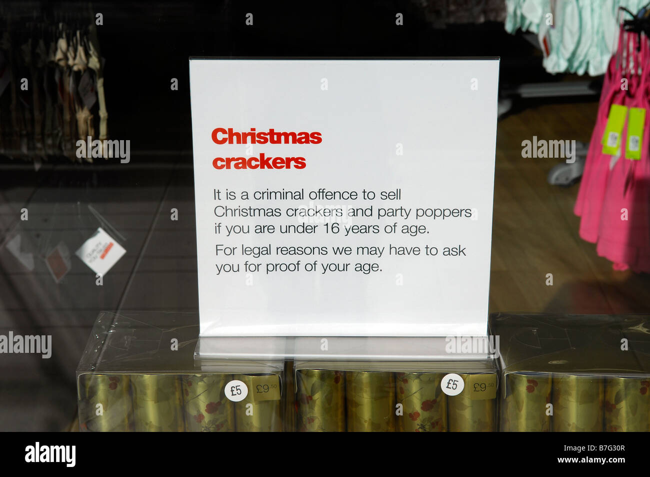 Christmas Cracker Marks und Spencer fest Weihnachtszeit Warnung Impressum politische Korrektheit verrückt Stockfoto