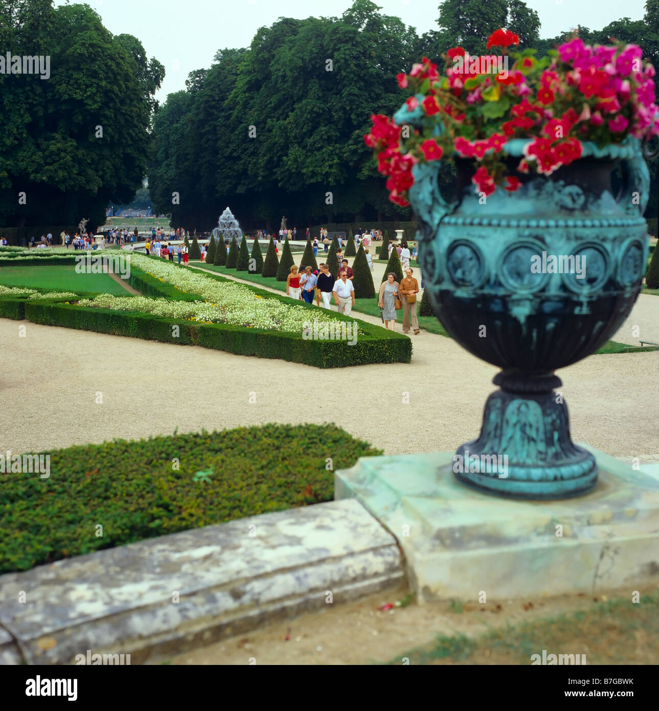 Touristen, die Gärten Château de Versailles-Frankreich Stockfoto