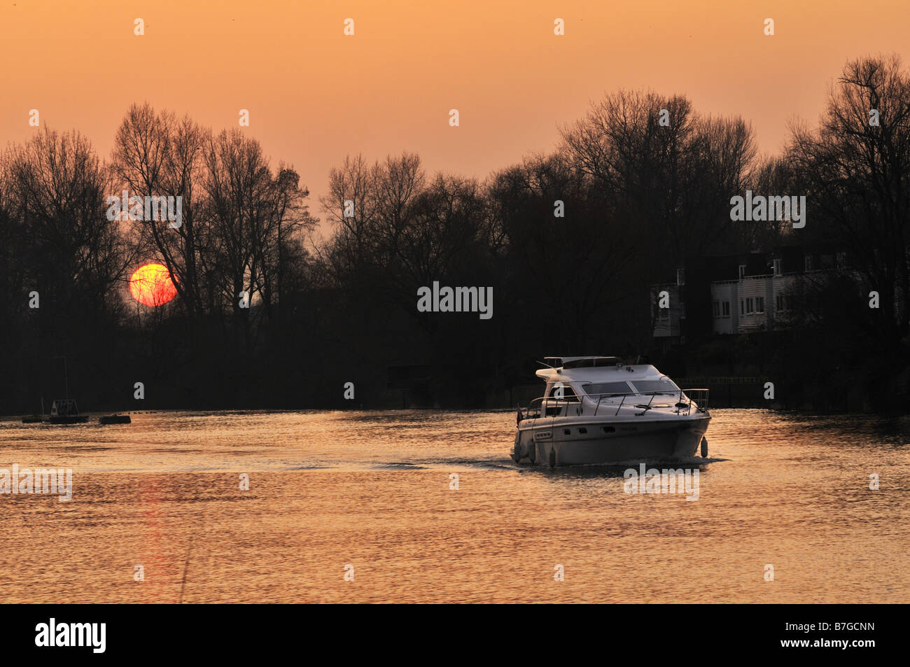 Sonnenuntergang über dem Fluss Themse London UK Stockfoto