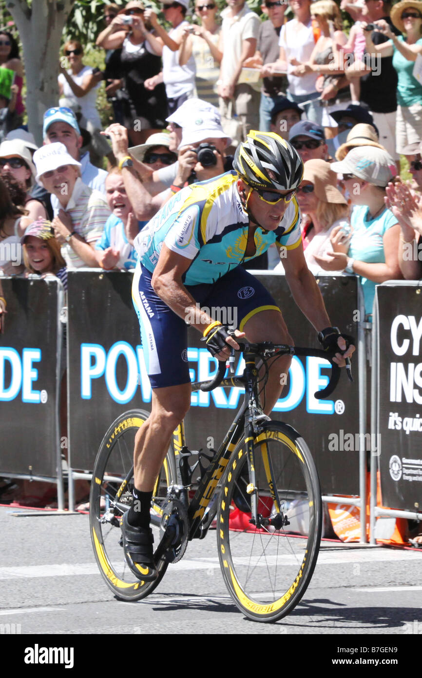 Lance Armstrong aus dem Astana-Team racing in der 6. Etappe der Tour Down Under in Adelaide Australien am 25. Januar 2009 Stockfoto
