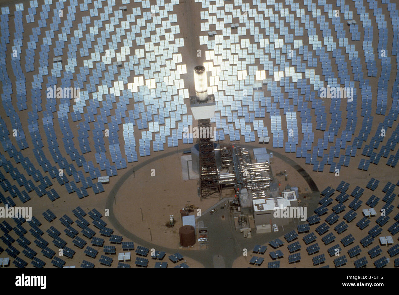 Luftaufnahme von 1200 6 x 8 Fuß Spiegel an solarem Strom Kraftwerk, experimentell, in Süd-Kalifornien Wüste Stockfoto