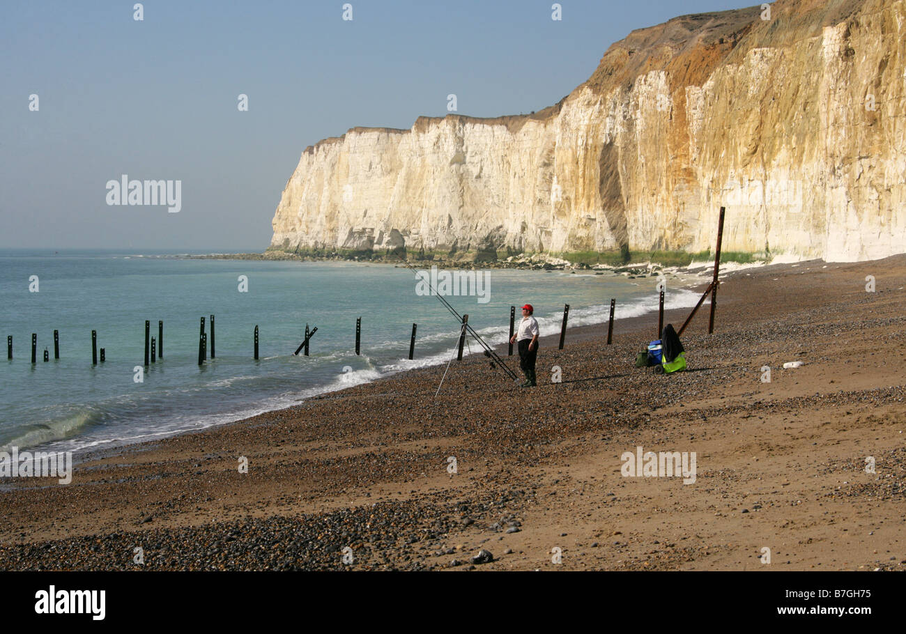 Fischer in Castle Hill Beach und Kreidefelsen, Newhaven, East Sussex, UK Stockfoto