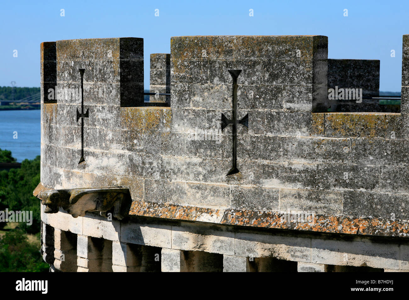 Nahaufnahme von den Zinnen auf der zinne von einem Turm aus dem 15. Jahrhundert Schloss von König René (1409-1480) in Tarascon, Frankreich Stockfoto