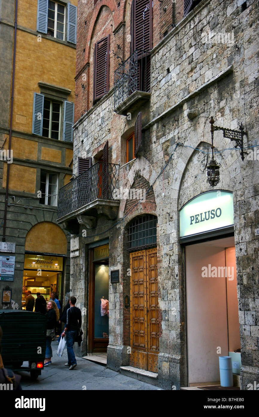 Straßenszene in Siena Toskana Italien Stockfoto