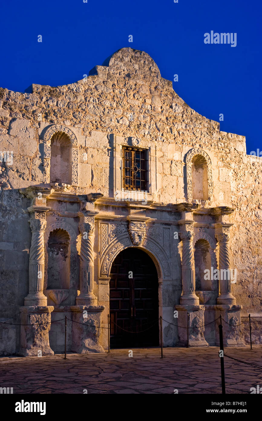 Dämmerung an der Alamo-Kapelle San Antonio Texas USA Stockfoto