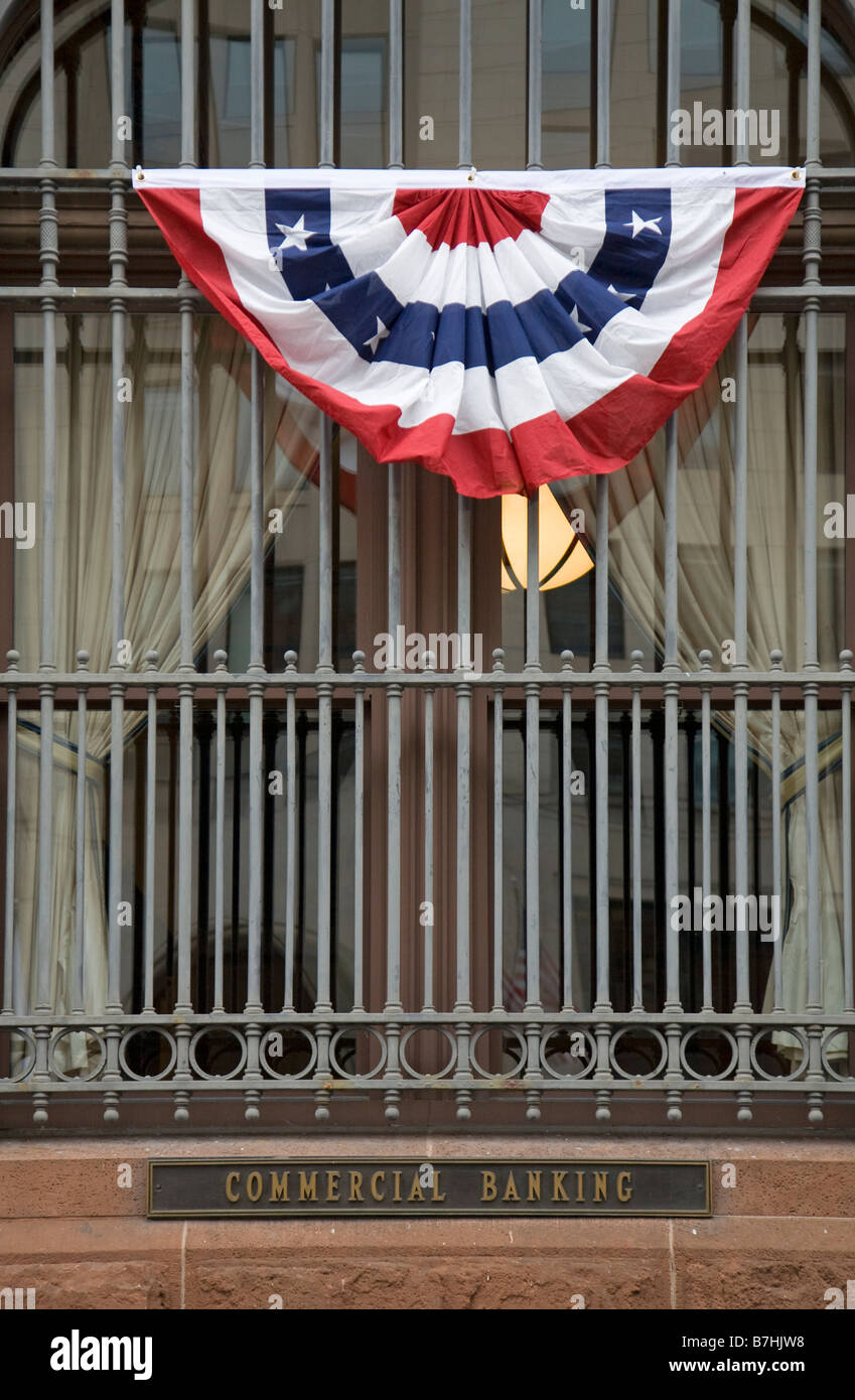 Washington DC A Bank dekoriert mit patriotischen Ammer für die Amtseinführung von Barack Obama Stockfoto