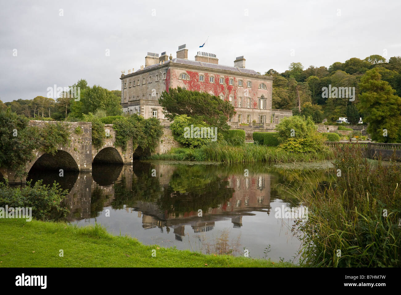 Mayo irland reflexion alt Fotos und Bildmaterial in hoher Auflösung