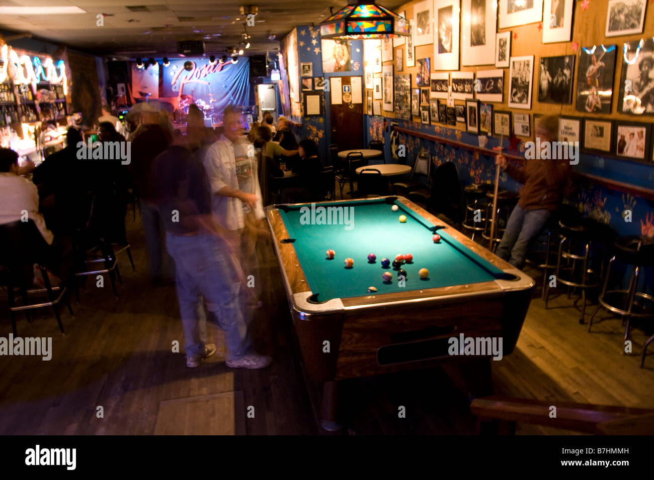 Billard spielen, im Rosa der Westseite von Chicago, IL USA Lounge Stockfoto