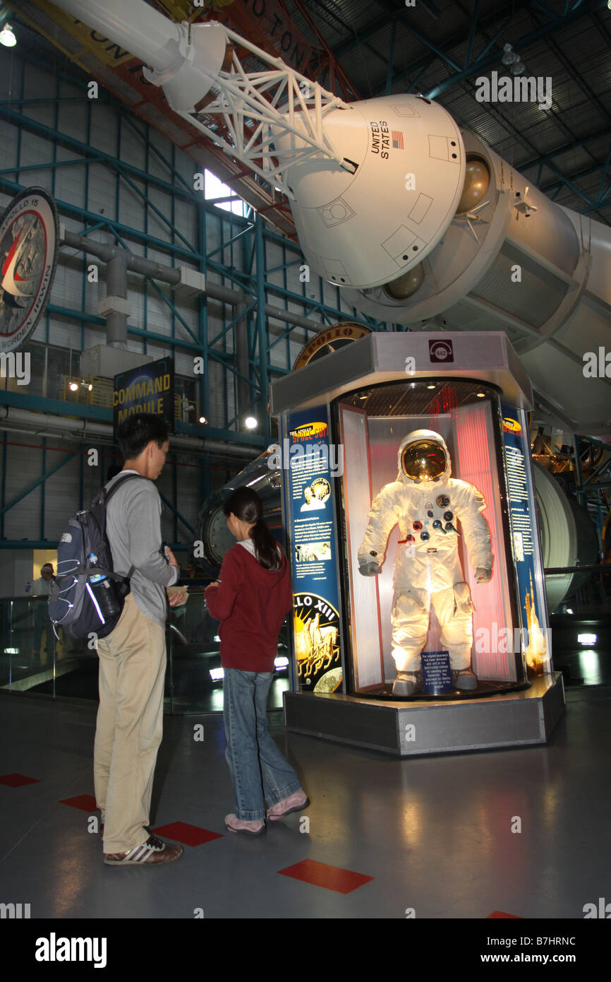 Raketen Saturn 5 Besucher Center der NASA Kennedy Space Center Cape Canaveral Tour Tourist Museum Anzeige Rakete Stockfoto