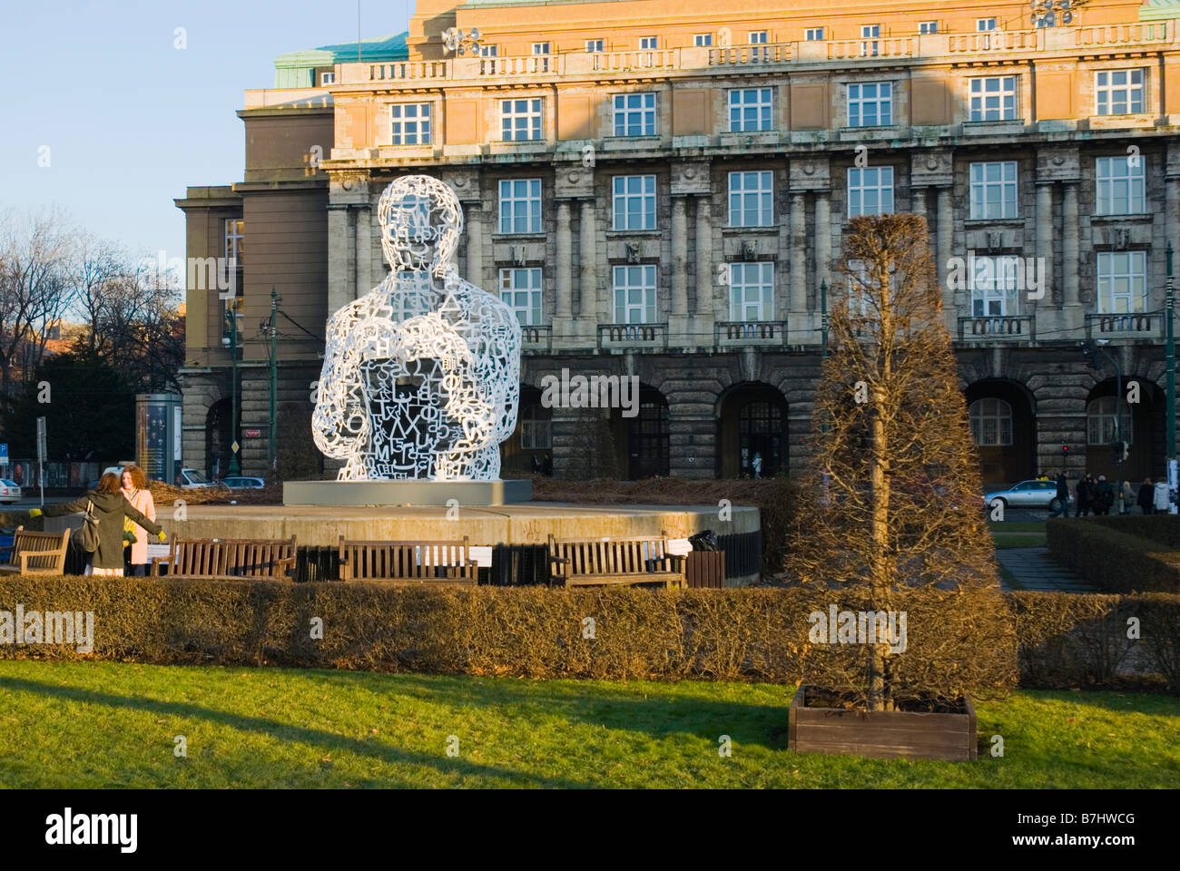 Skulptur wir von Jaume Plensa Nam Jana Palacha Square in Prag Tschechische Republik Stockfoto