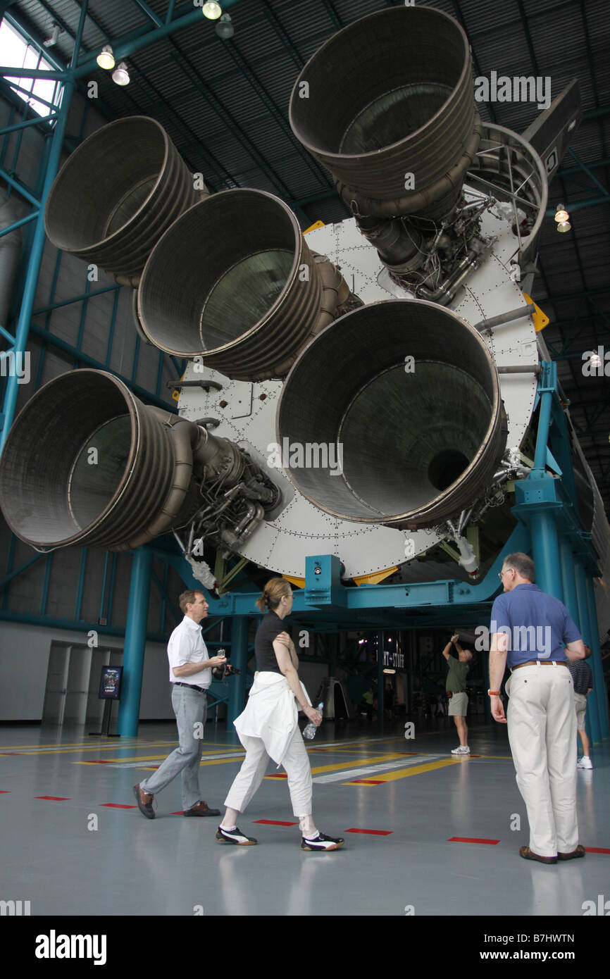NASA Raketen Saturn 5 Motor Besucherzentrum Kennedy Space Center Cape Canaveral Tour Tourist Museum Anzeige Rakete Stockfoto