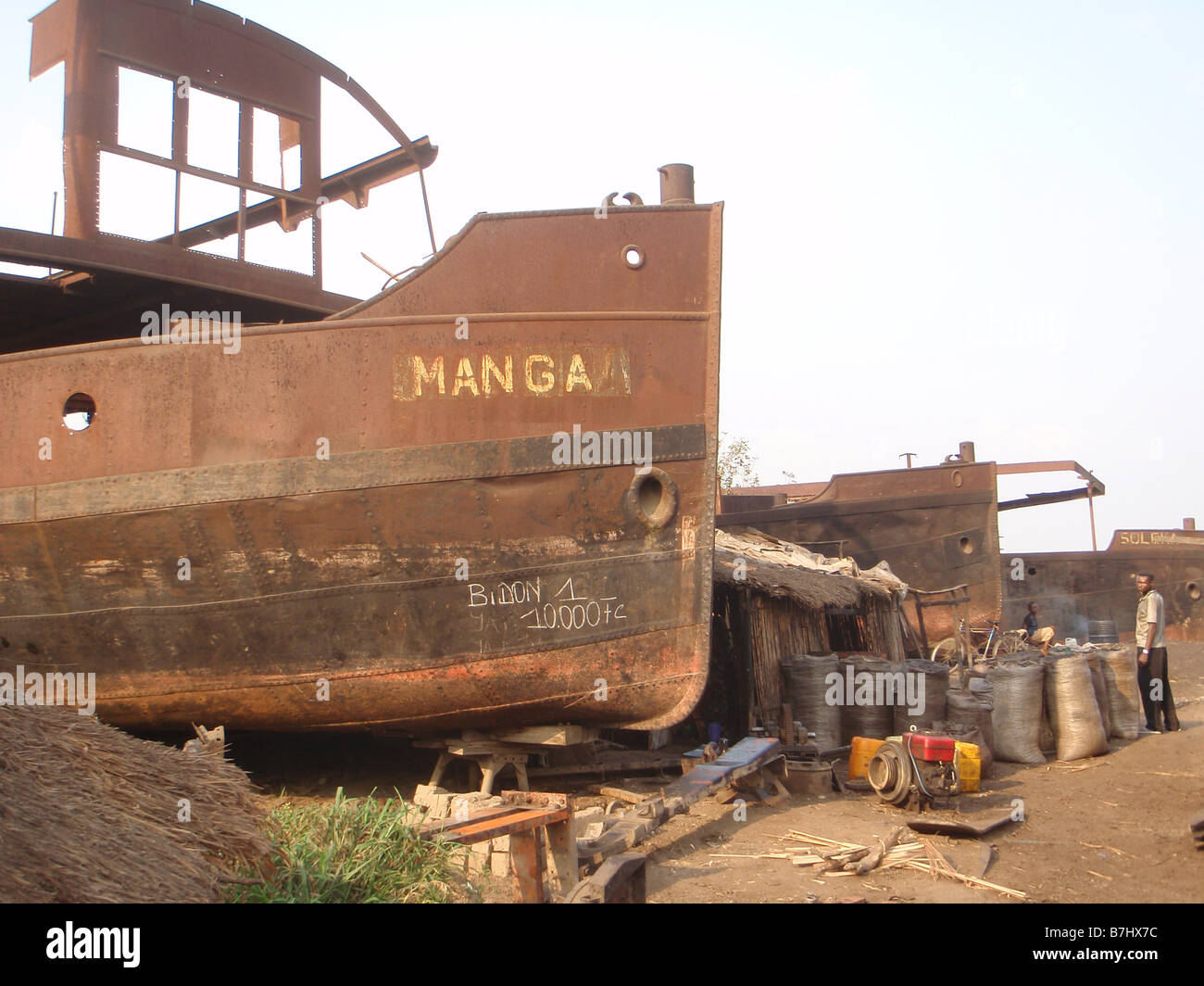 Rosten Flussschiff MANGA am Ufer des Kongo-Fluss Lualaba in Stadt von Kongolo demokratische Republik Kongo Provinz Katanga Stockfoto