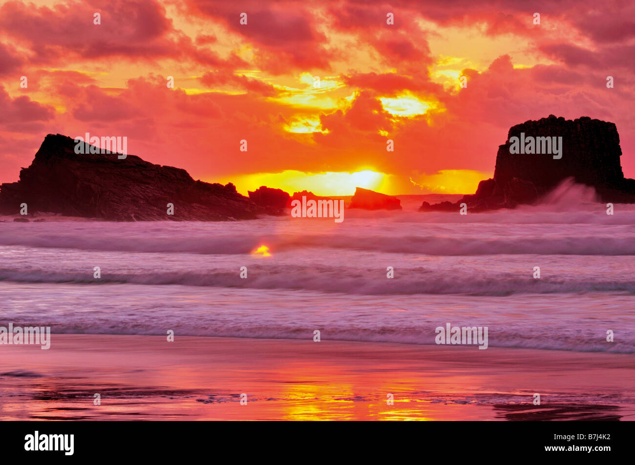 Sonnenuntergang am Strand Zambujeira do Mar, Alentejo, Portugal Stockfoto