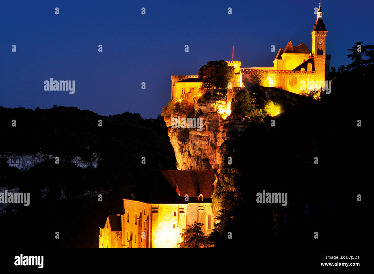 Nacht-Beleuchtung des berühmten Pilger Schicksals Rocamadour in Südfrankreich Stockfoto