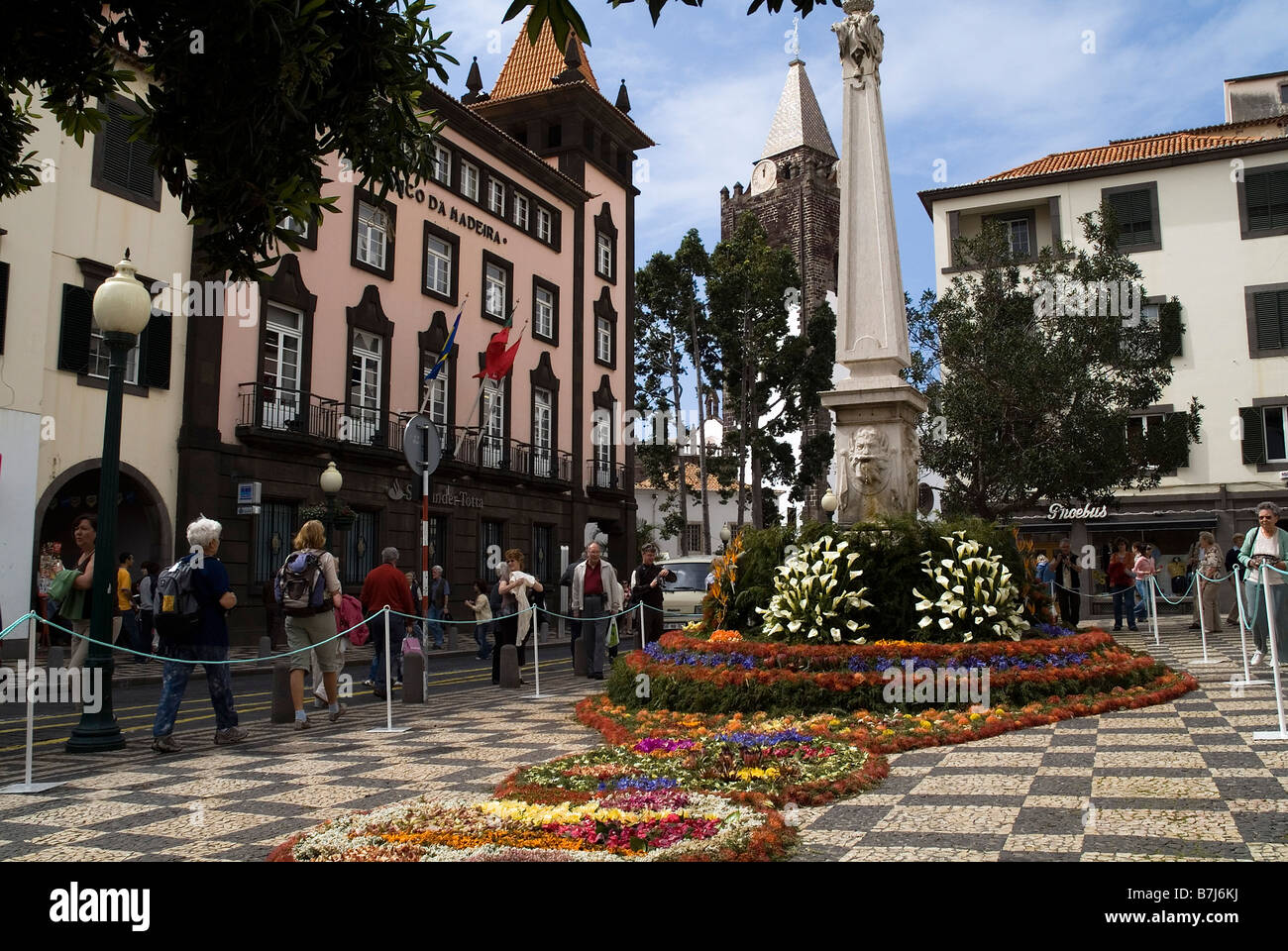 dh Blumenfest FUNCHAL MADEIRA Wandteppich der Blume Dekoration Zentrum Straße Stadtplatz Stockfoto