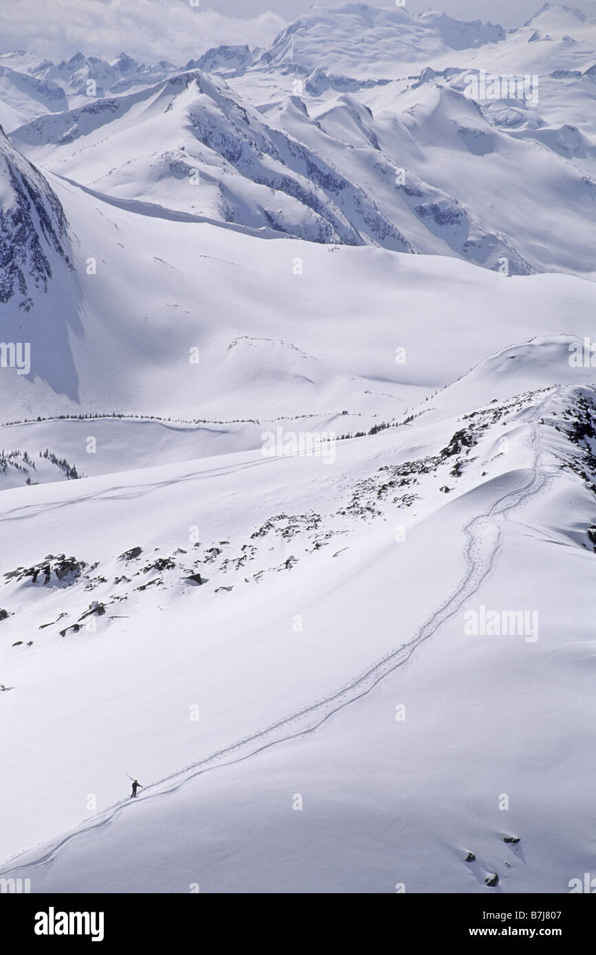 Skifahrer Wanderungen außerhalb des zulässigen Bereichs, Whistler Mountain BC Stockfoto