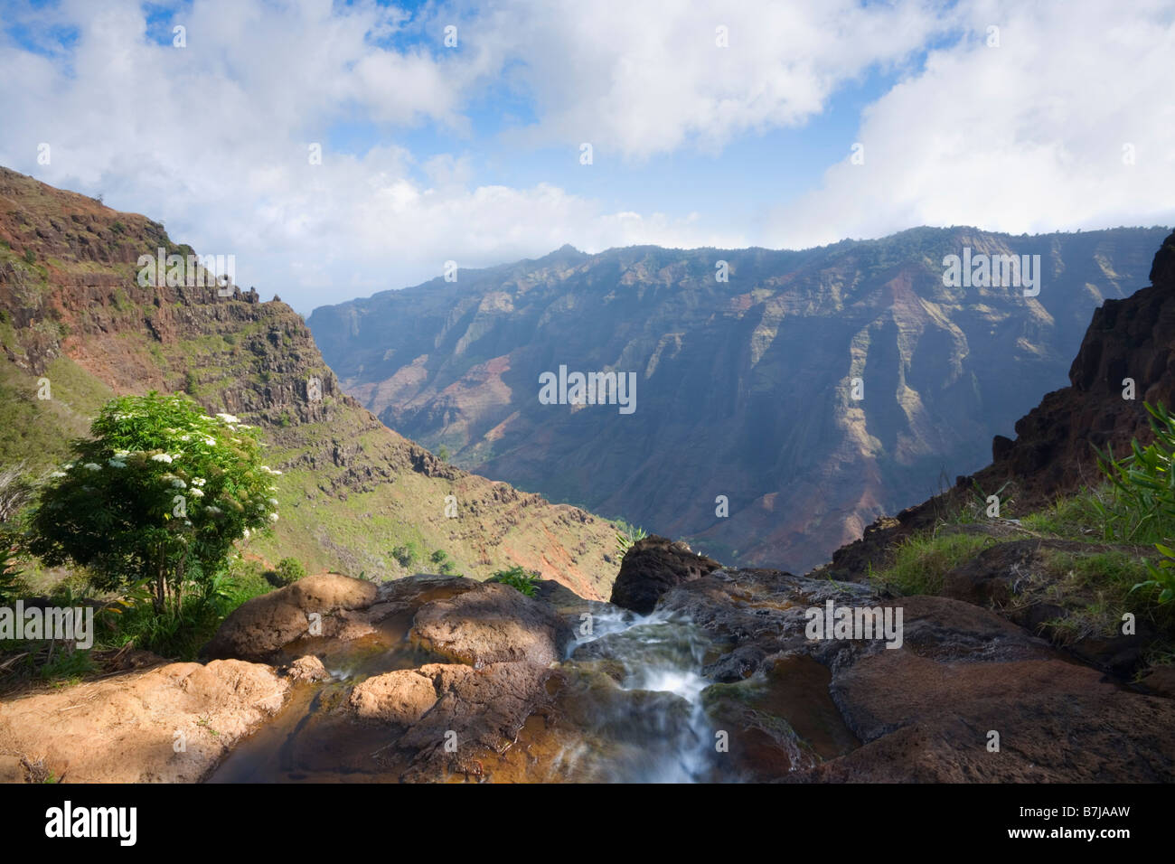 Blick von der Spitze des Waipo'o fällt in Waimea Canyon Waimea Canyon State Park Kaua ' i Hawaii USA Stockfoto