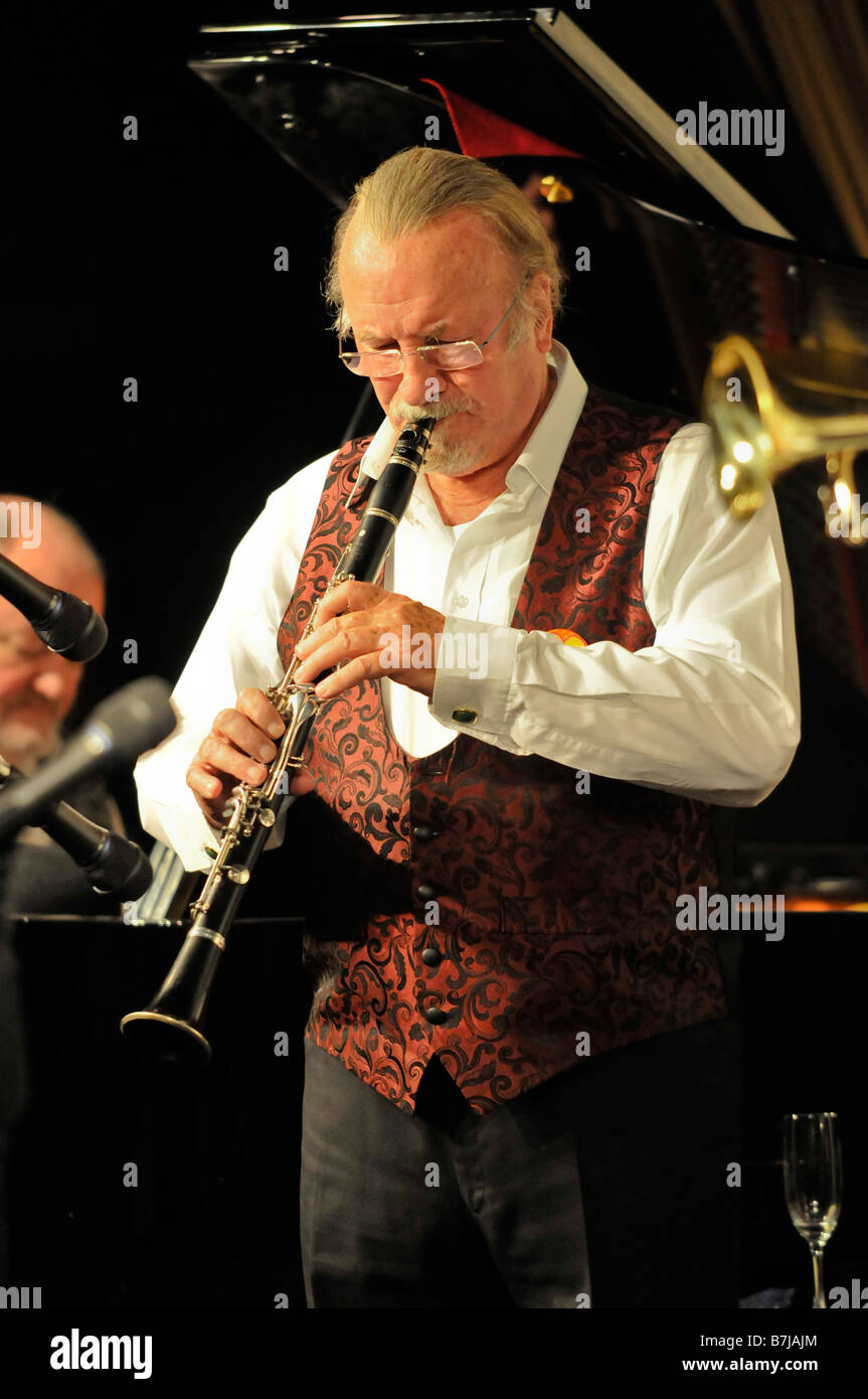 Jazz-Legende Acker Bilk auf seinen 80. Geburtstag mit einem Konzert im Maschinen-Concorde-Club Stockfoto