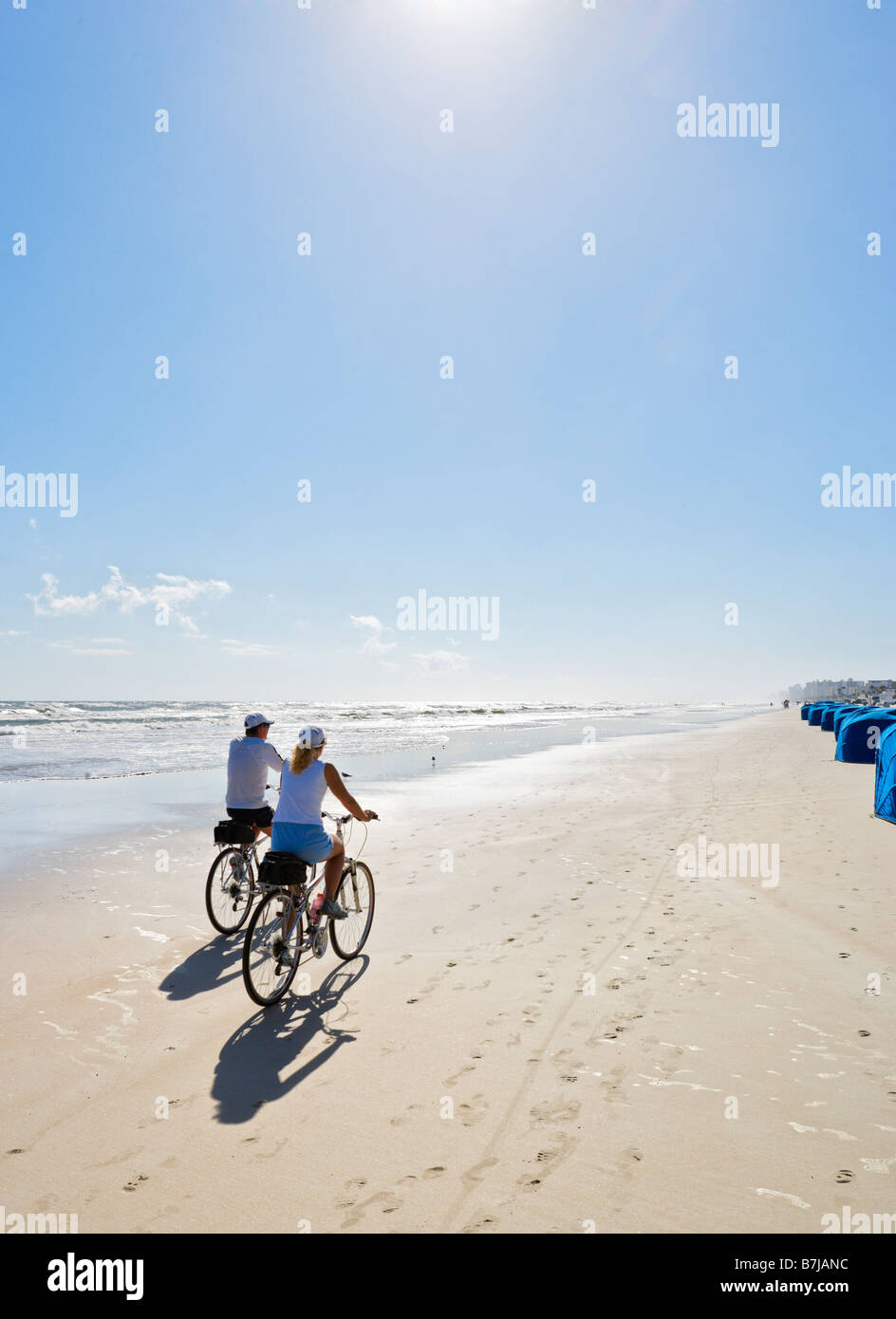 Radfahrer auf Daytona Beach, Volusia County, Florida, USA Stockfoto