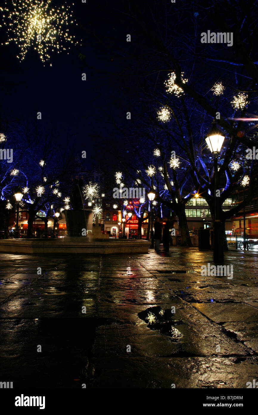 Weihnachtsbeleuchtung in Sloane Square, Belgravia, London Stockfoto
