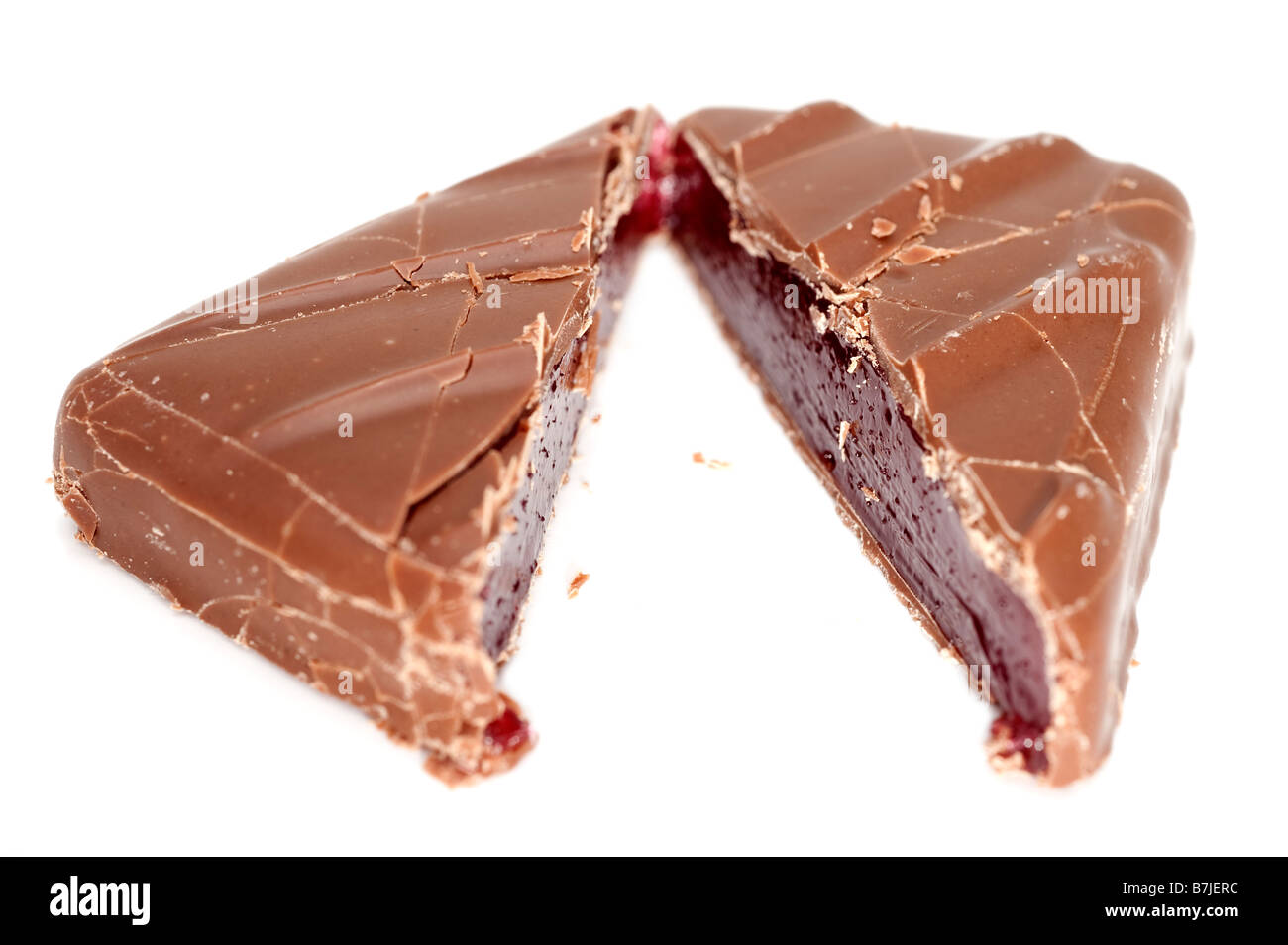 Schokolade überdachten Lokum schneiden in 2 Hälften Stockfoto