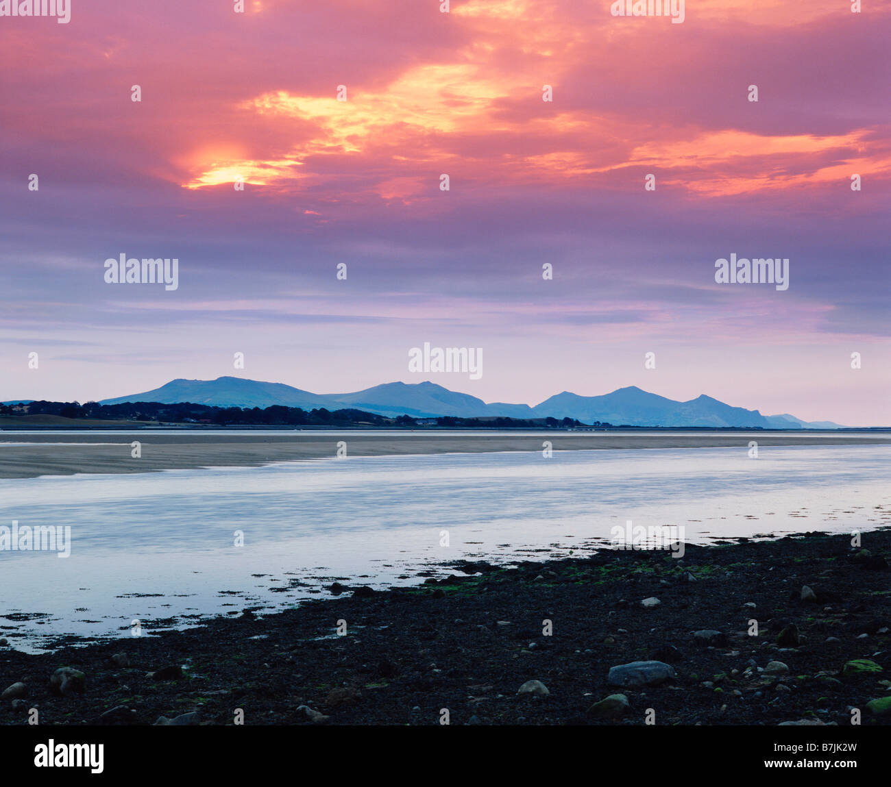 GB WALES GWYNEDD LLEYN HALBINSEL MENAISTRAßE DÄMMERUNG Stockfoto