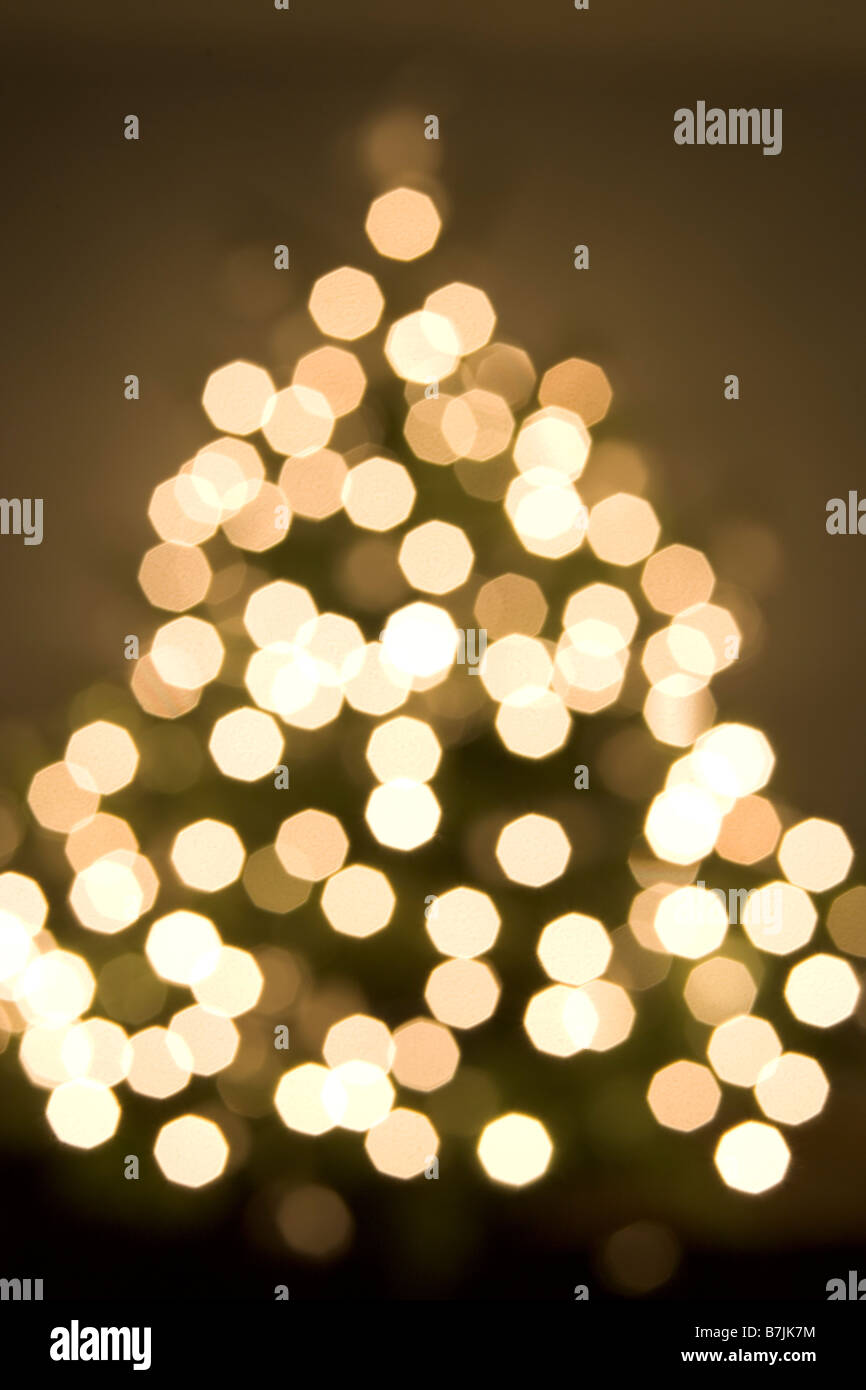 Soft-Fokus auf Weihnachtsbaum und Lichter Stockfoto