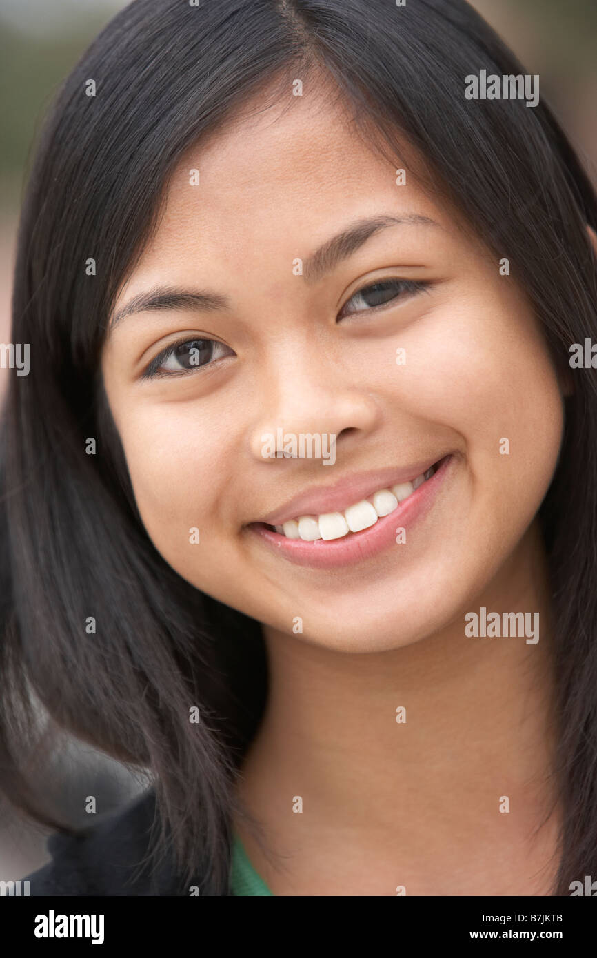 Porträt von Teenager-Mädchen lächelnd Stockfoto