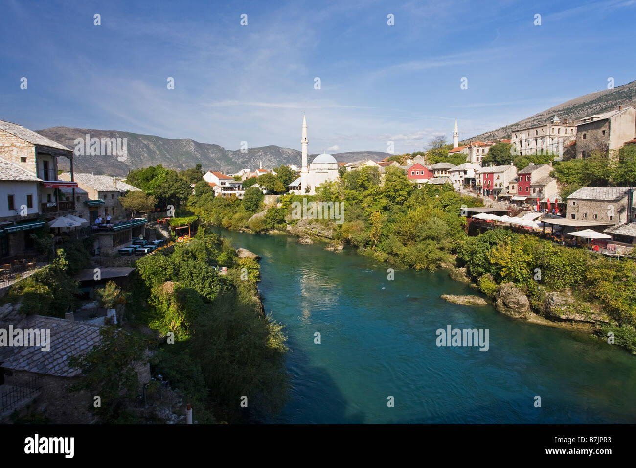 Historische Altstadt von Mostar und Fluss Neretva UNESCO-Weltkulturerbe in Bosnien Herzegowina Europa Stockfoto