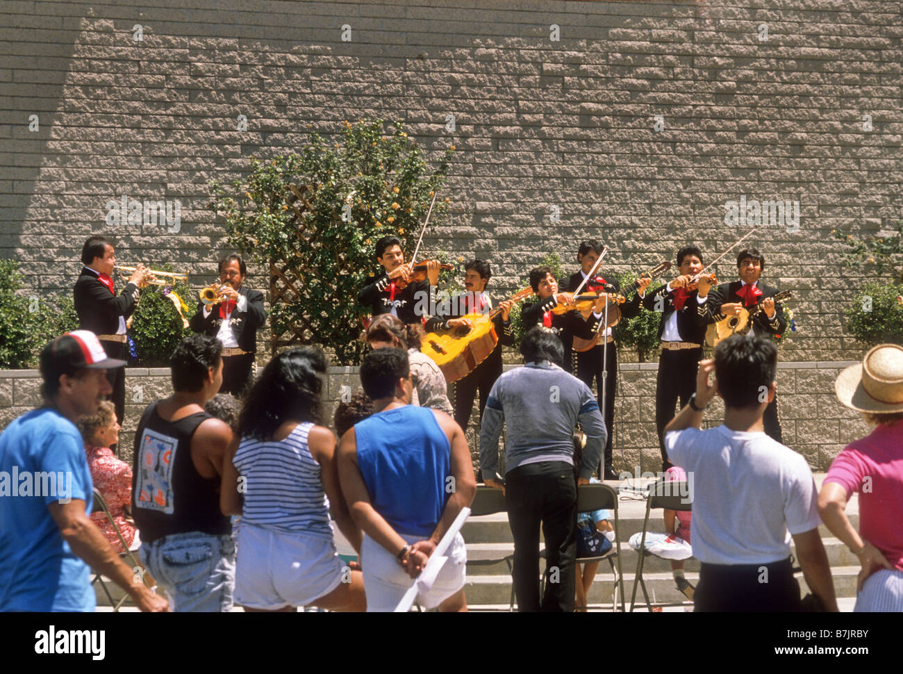 MariachiBand spielt auf der OutdoorBühne Stockfotografie Alamy