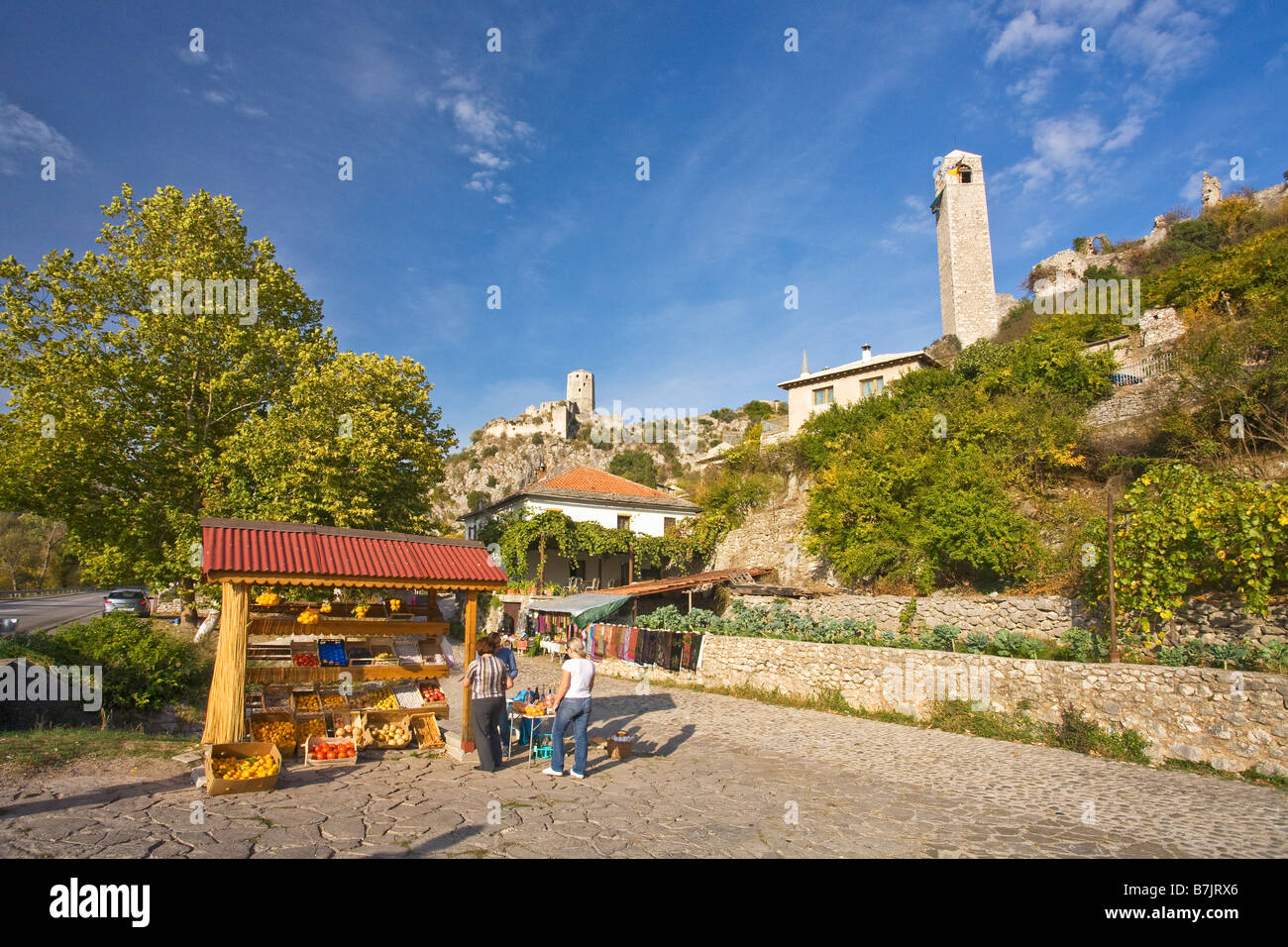 Historische Altstadt mit Obst-Verkäufer Bosnien Herzegowina Europa Stockfoto