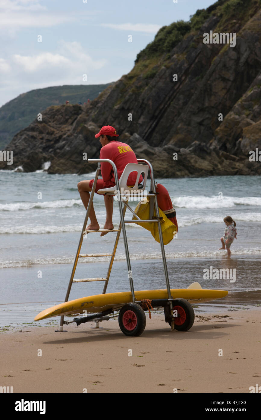 Rettungsschwimmer im Dienst am Caswell Bucht in der Gower-Wales Stockfoto