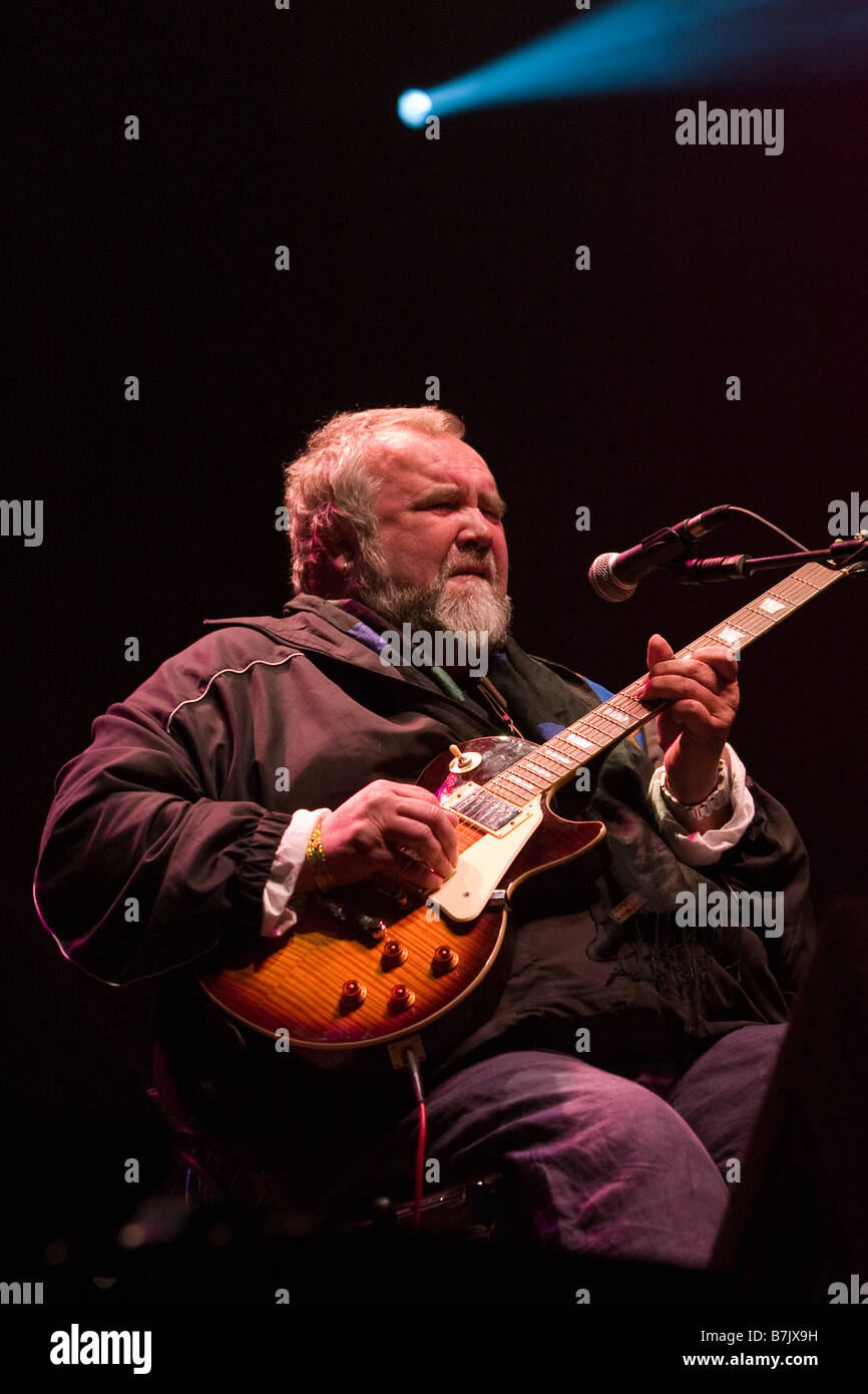 John Martyn spielen auf einem Musikfestival Stockfoto