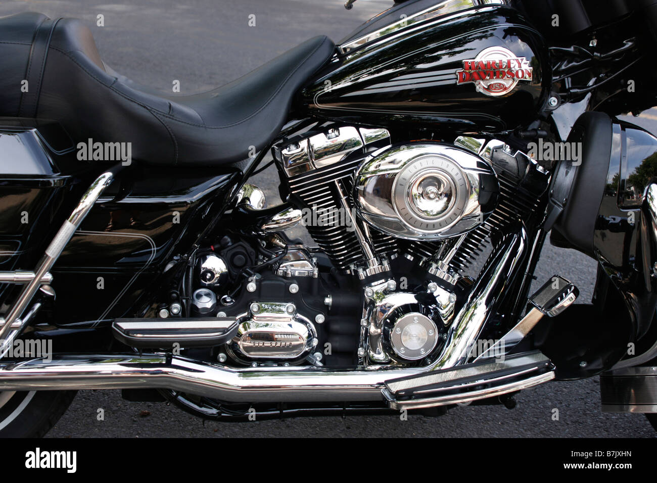 Nahaufnahme von einem klassischen Harley Davidson Motorrad zeigt seine Teile. Stockfoto