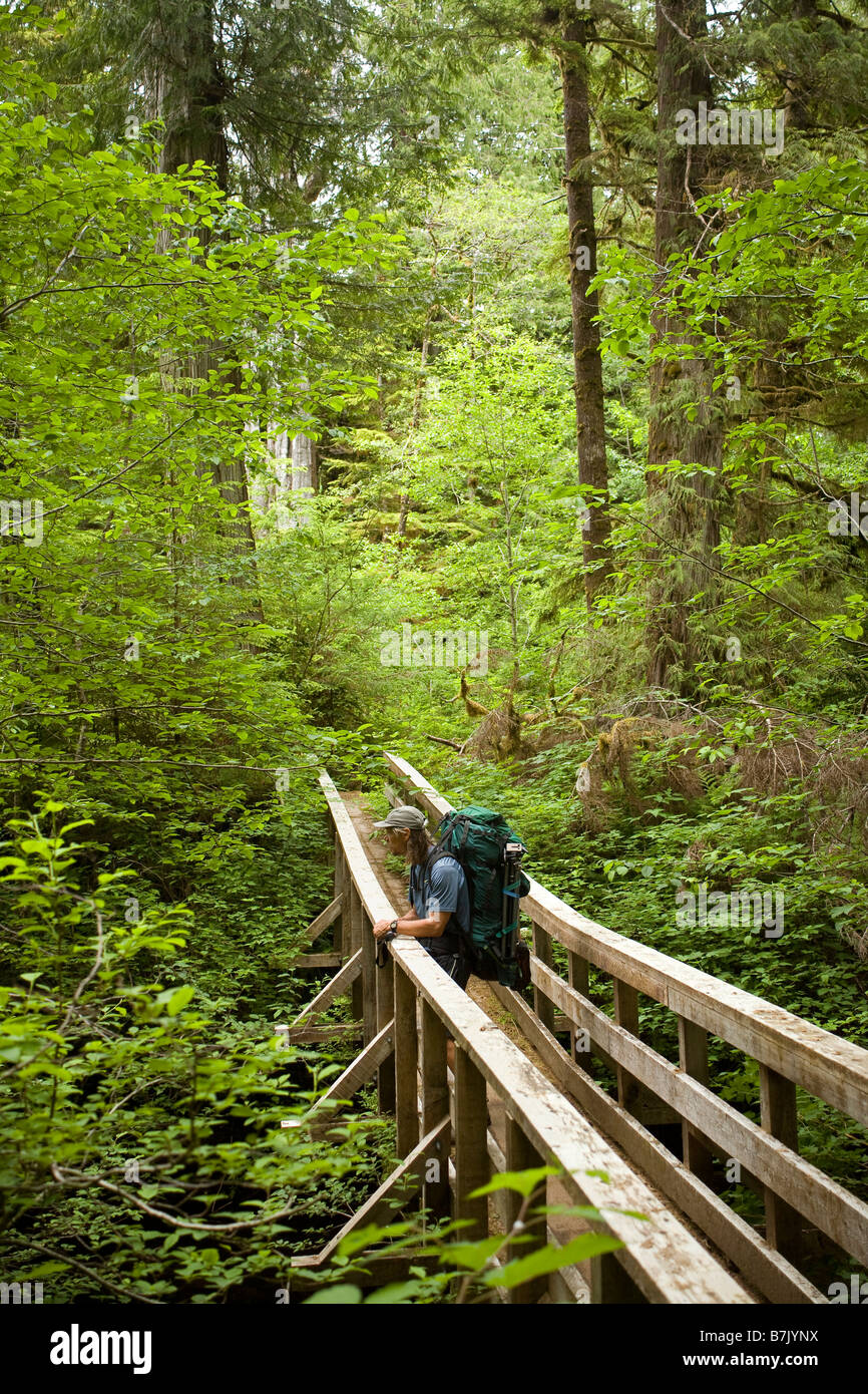 BRITISH COLUMBIA - Wanderer auf der Cape Scott-North Coast Trail am Nordende von Vancouver Island. Stockfoto