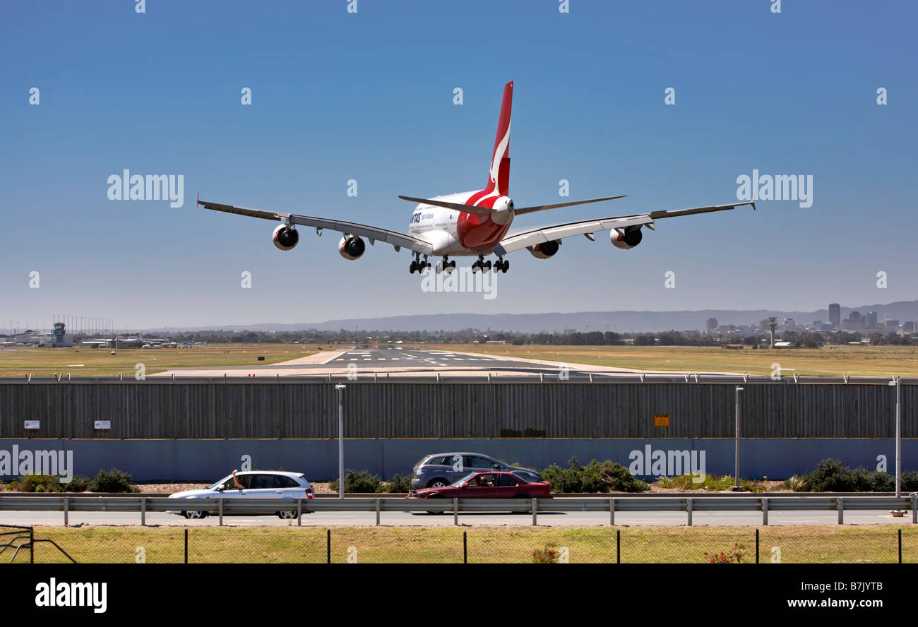 A380 im Endanflug ins Land kommen. Stockfoto