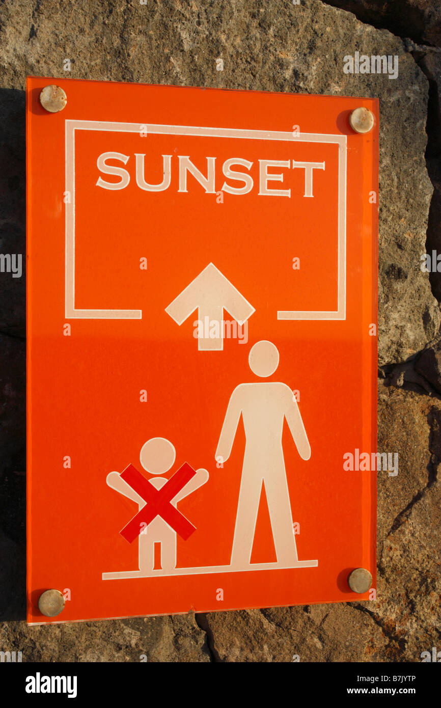 Zeichen Indacting Zugang zum Hotel sunset Bar auf der Dachterrasse. Kinder nicht gestattet Stockfoto