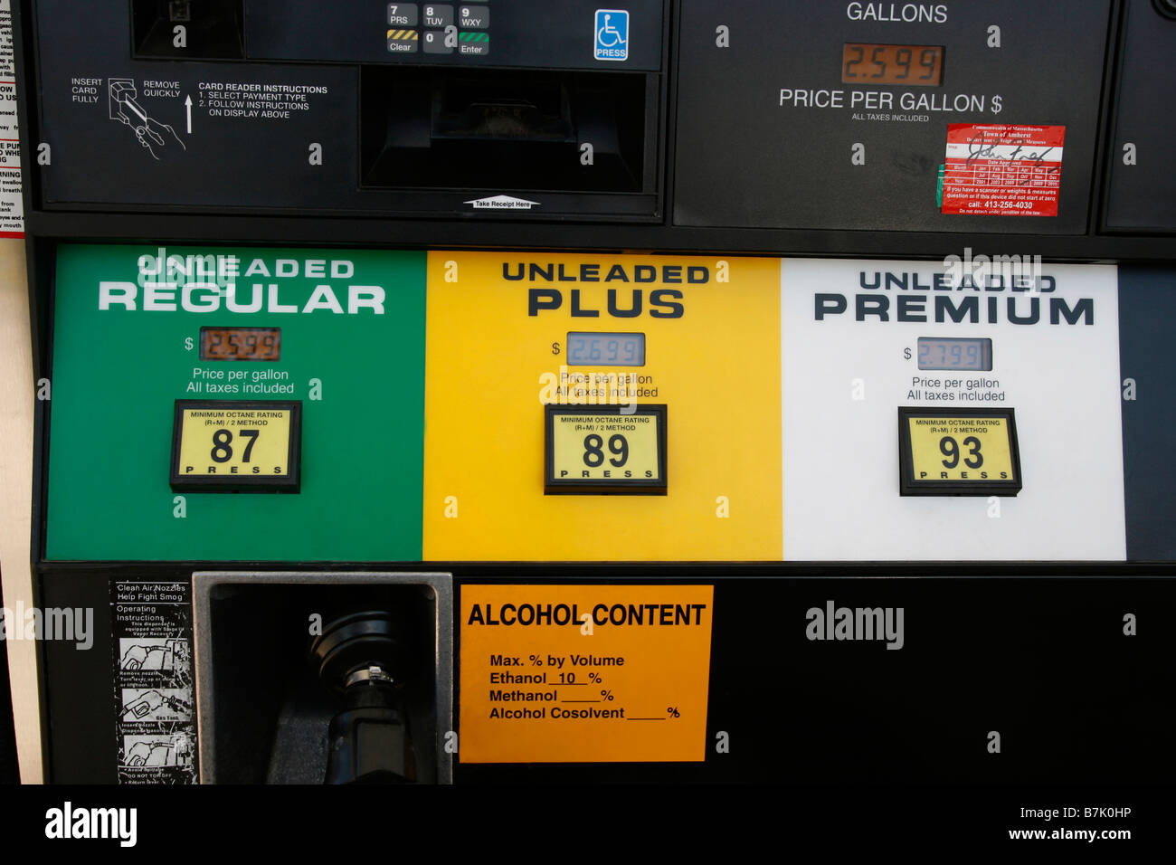 Nahaufnahme einer Tankstelle Pumpe zeigt Octane Bewertungen bleifreies, regular, Plus und Premium-Benzin. Stockfoto