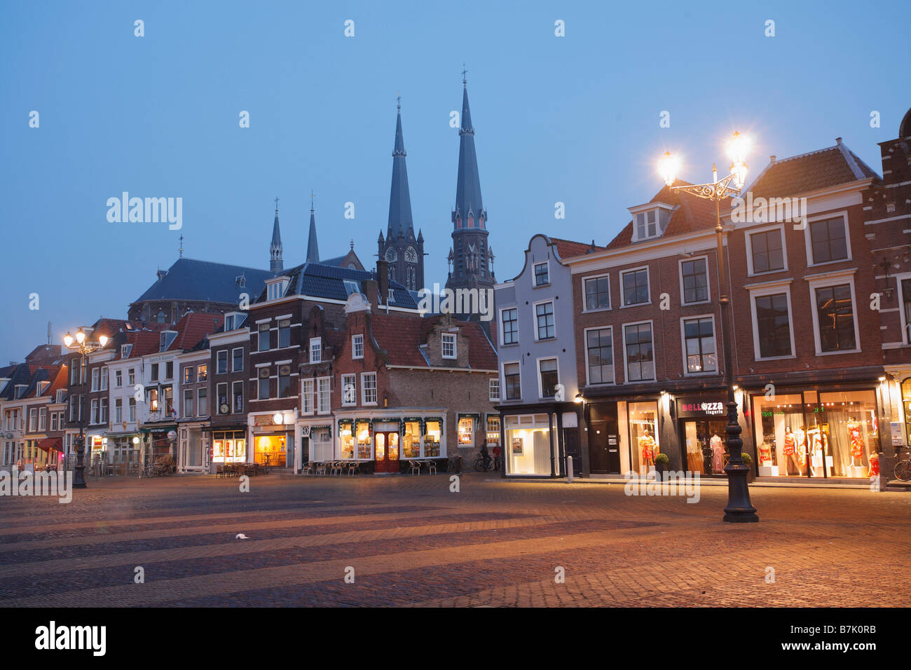 Hauptplatz in Delft in der Nacht, Niederlande Stockfoto