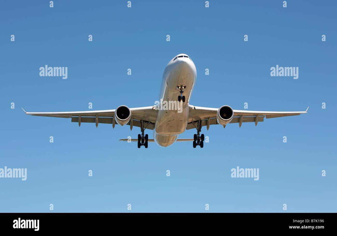 Twin-engined Jet-Flugzeuge landen hereinkommen Stockfoto